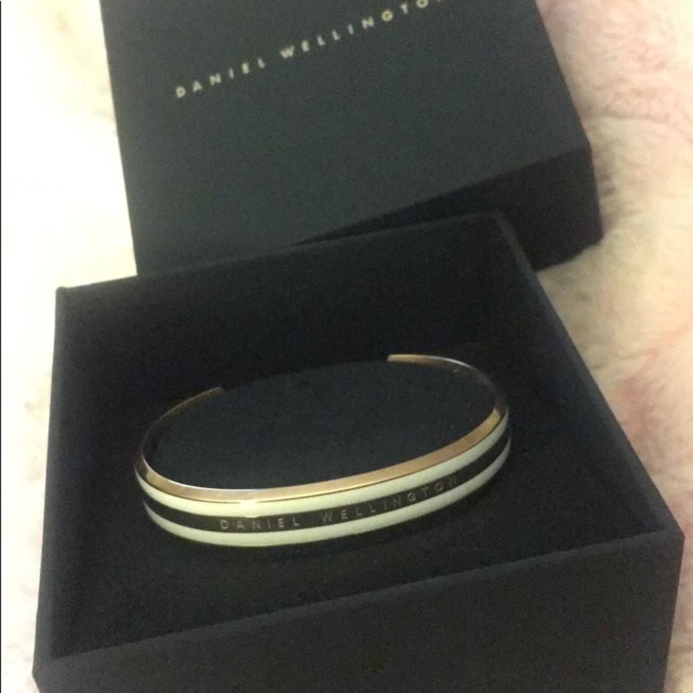NWT Daniel Wellington Classic bracelet in Gold